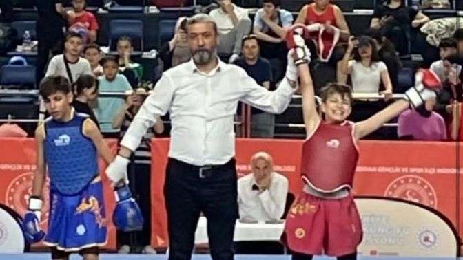 14 Yaşında Türkiye Şampiyonu Olarak Zirveye Adını Yazdırdı