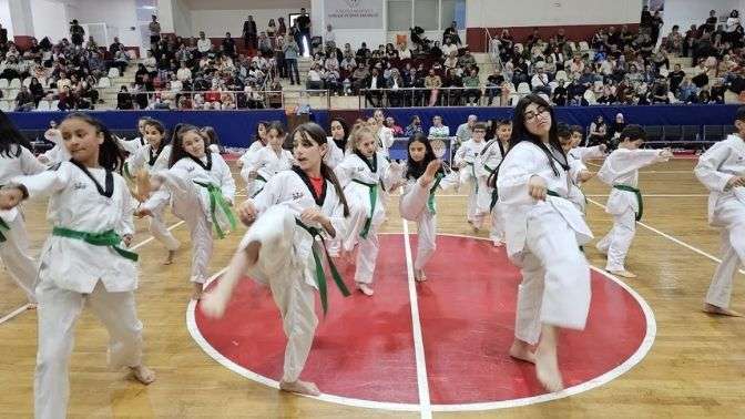 293 Gölcük Belediyespor Taekwondo Sporcusu Kuşak Atladı
