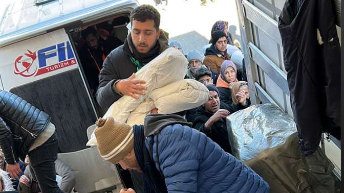Adıyaman’a ulaşan İzmit Belediyesi yardım tırları depremzedelere nefes aldırdı