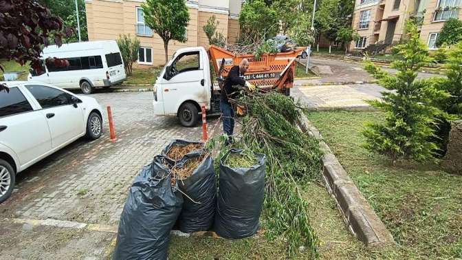 Başiskele’de çöp taksiler iş başında