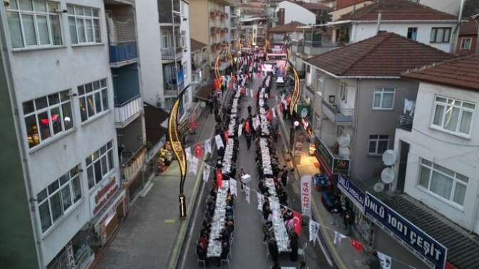 Başkan Hürriyet, halk iftarında Kuruçeşmelilerle bir araya geldi
