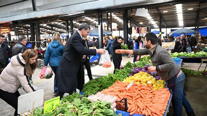 BAŞKAN KOCAMAN PAZAR ALIŞVERİŞİNDE