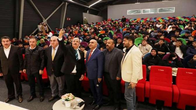 Başkan Ömeroğlu, Kariyer Günlerinde Öğrencilerle Buluştu