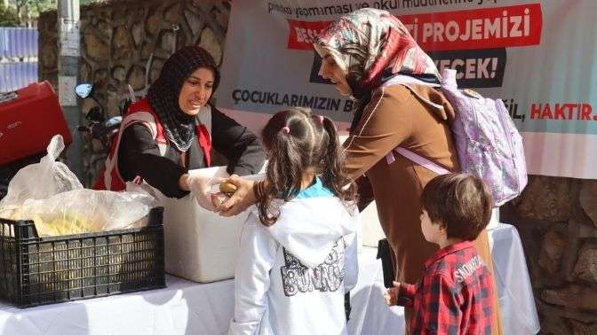 Beslenme Saati Projesi bu sabah Gültepe ve Yenimahalle’de devam etti