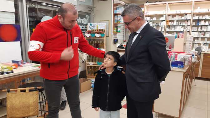 Biri harçlığını, diğeri günlük hasılatını verdi