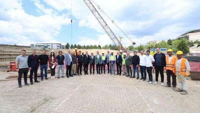 Büyükakın, KOÜ Camii ve Otopark inşaatını inceledi