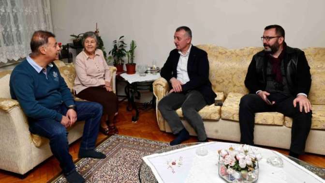 Büyükakın yılın son saatini şehit aileleri ve çalışanlarla geçirdi