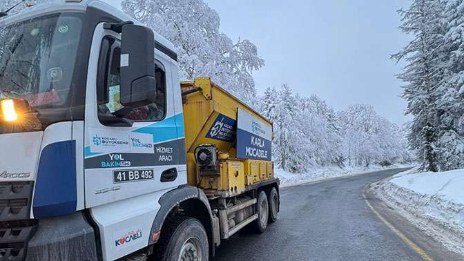 Büyükşehir aralıksız çalışıyor, kapalı yol bulunmuyor