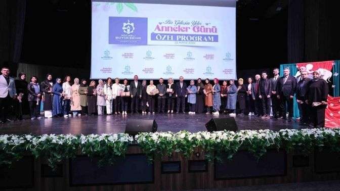 Büyükşehir’den Anneler Günü’ne renkli kutlama
