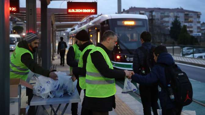 Büyükşehir’den kandil simidi ikramı