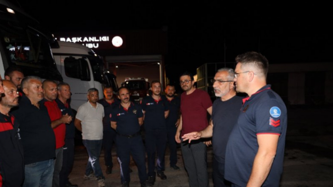 Büyükşehir ekipleri, yangınlara karşı tek vücut