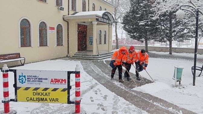 Büyükşehir ekipleri, yaya güvenliği için sahada