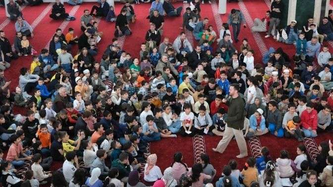 Büyükşehir’in “Oyun Arkadaşım Sertaç Abi” etkinliği devam ediyor; Bu etkinlik çocuklara dijital farkındalık kazandırıyor