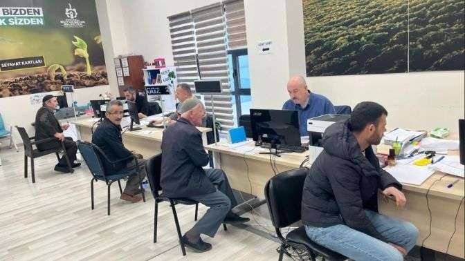Büyükşehir’in tohum ve gübre desteğine üreticilerden yoğun ilgi; Tarımın can suyu Büyükşehir’den