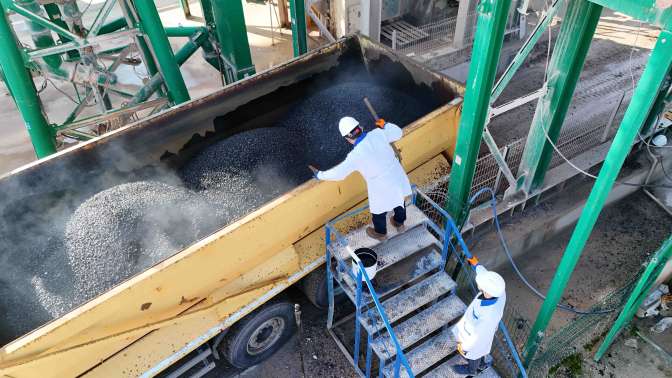 Büyükşehir, saatte 240 ton asfalt üretiyor