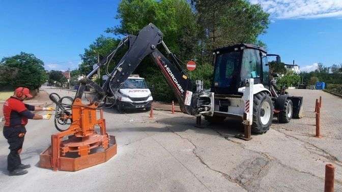 Büyükşehir, yol güvenliği için baca ve ızgaraları asfalta sıfır hale getiriliyor