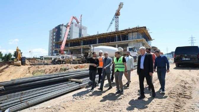 Çiftçi, Çayırovaya eğitim ve spor alanında sınıf atlatacak projeyi inceledi