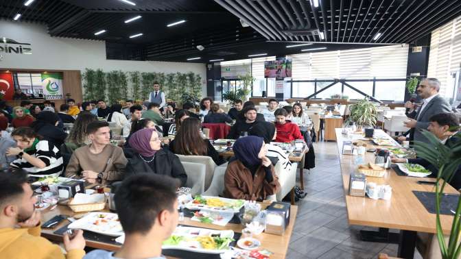 Çiftçi, üniversite öğrencileriyle buluştu