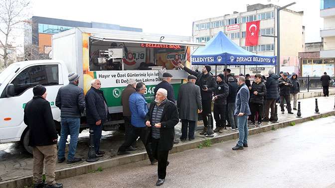 Deprem Şehitlerimiz için lokma dağıtıldı