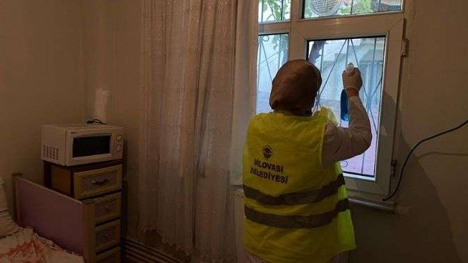 Dilovası Belediyesi'nden Yaşlı ve Engellilere Temizlik Hizmeti Desteği