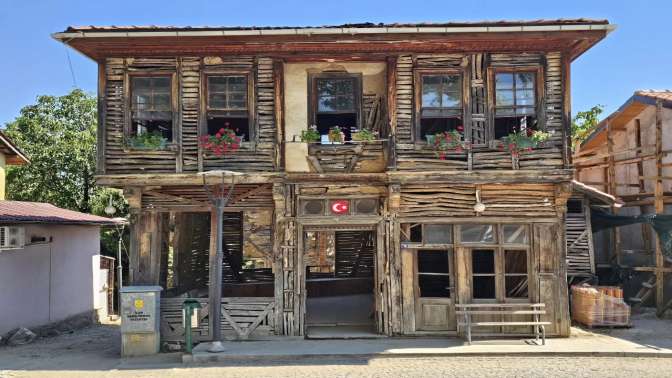 GÖLCÜK SARAYLI’NIN SİMGELERİNDEN OLAN TARİHİ BİNA RESTORE EDİLECEK