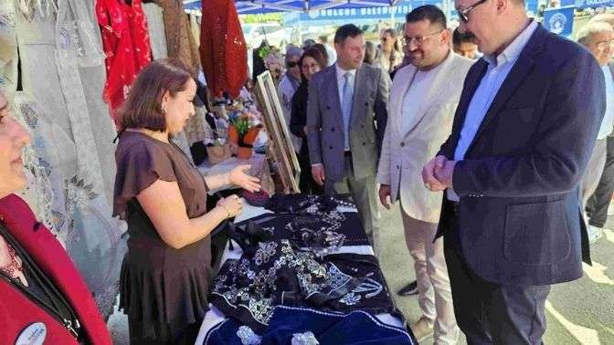 Gölcüklü Kadınlar El Becerilerini Siretiye’de Sergiledi