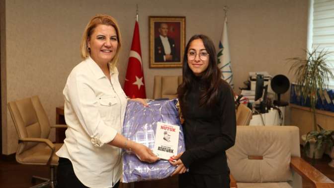 Hürriyet, Türkiye 1’incisi olan başarılı sporcu Irmak’ı tebrik etti
