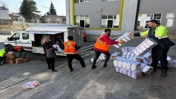 İhtiyaç duyulan her noktaya yardımlar ulaştırılıyor