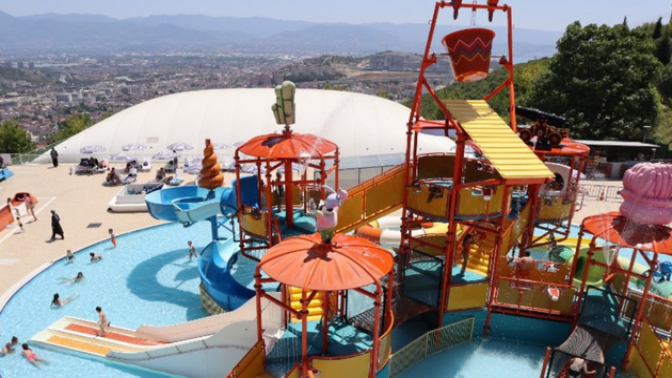 İzmit Belediyesi Aquapark’ı yoğun ilgiyle açıldı