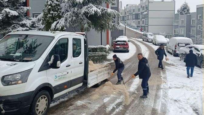 İzmit Belediyesi karla mücadelede seferberlik başlattı