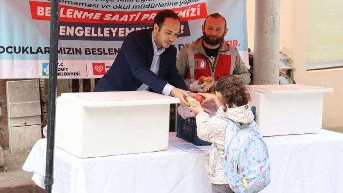İzmit Belediyesi minik kalpleri ‘Beslenme Saatiyle’ ısıttı
