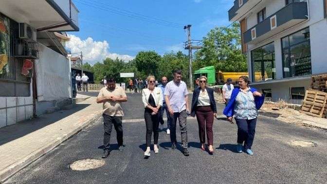 İzmit Belediyesi Tüysüzler’de asfalt mesaisinde