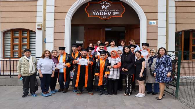 İzmit Belediyesi Yaşama Destek Evi’nde mezuniyet sevinci yaşandı