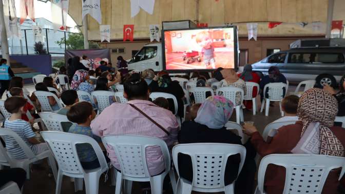 İzmit Belediyesinden çocuklara sinema keyfi