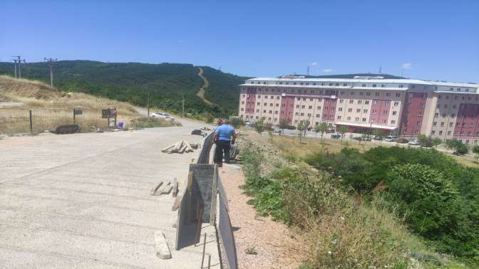 İzmit Belediyesinden Kabaoğlu’nda parapet çalışması