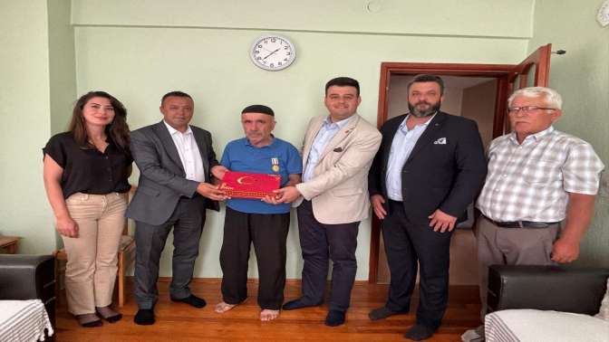 İzmit Belediyesinden Kıbrıs Gazilerine anlam yüklü ziyaret