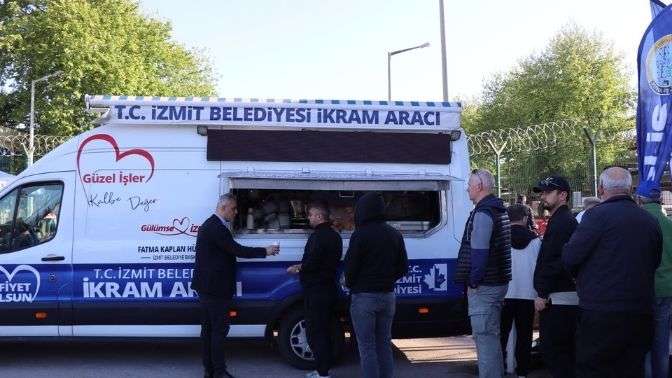İzmit Belediyesinden TÜPRAŞ işçilerine sıcak destek