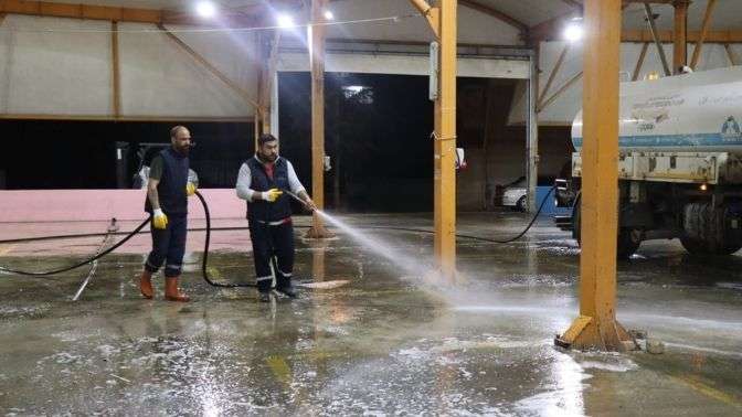 İzmit Belediyesinden Yeşilova Pazarı’nda bayram öncesi gece mesaisi