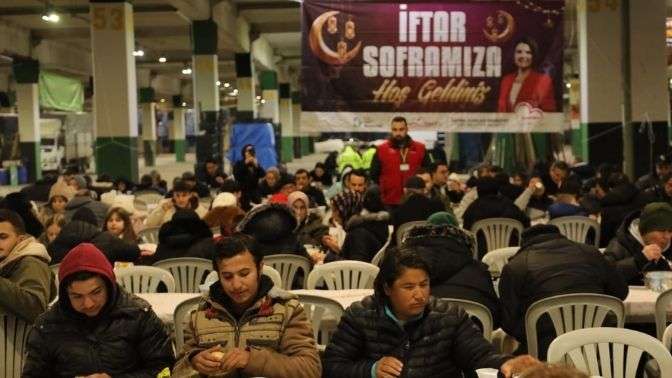 İzmit Belediyesinin Halk İftarları Mehmet Ali Paşa Mahallesinde başladı