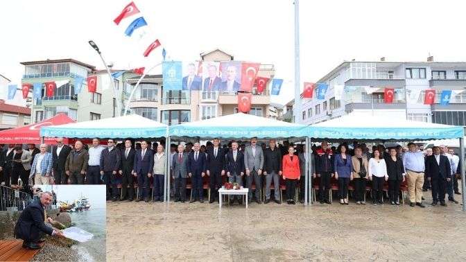 İzmit Körfezi’nde balıklandırma çalışmaları devam ediyor; Başkan Büyükakın’ın gurur tablosu