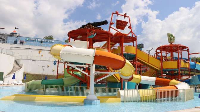 İzmitteki aquapark yeni sezona kapılarını açtı