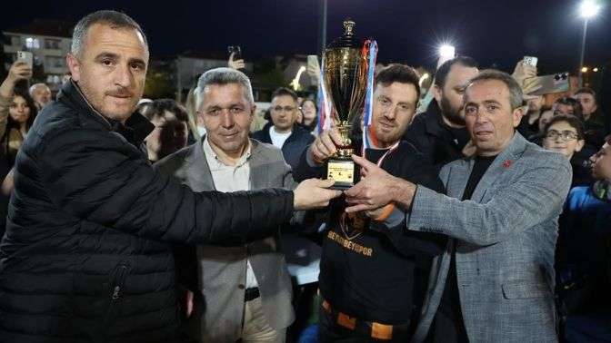 Kandıra Belediyesi Geleneksel Futbol Turnuvası Görkemli Finalle Sona Erdi