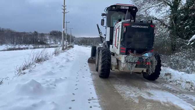 Kandıra’da kardan mahsur kalan hamile kadının imdadına belediye ekipleri yetişti
