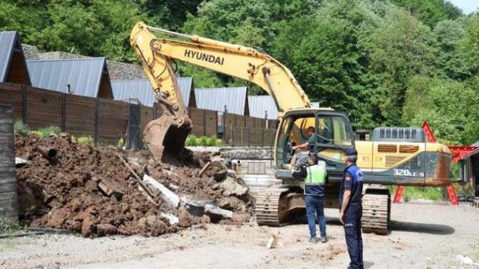 Kartepe’de Kaçak Bungalovlar Yıkıldı