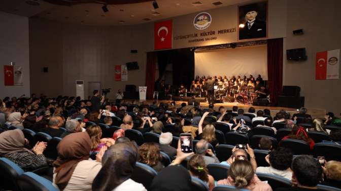 Kiraz Çiçeği Korosu ilk konserini verdi