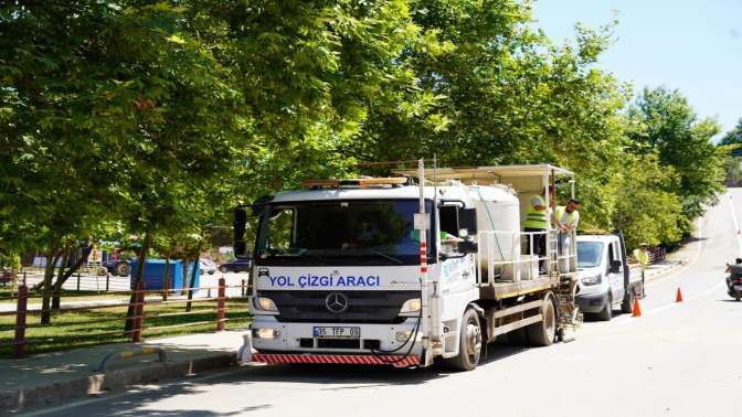 Kocaeli Büyükşehir’le daha güvenli ulaşım; Yol çizgileri ile ulaşım güvenli hale geliyor