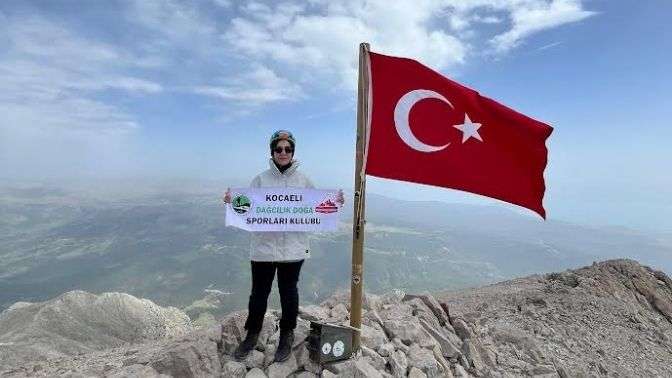 Kocaeli Dağcıları Dedegöl zirvesine tırmandı
