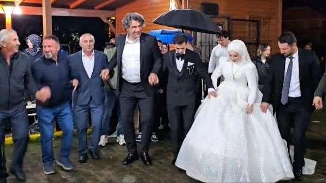 Kocaman’dan Yağmur Altında Horon