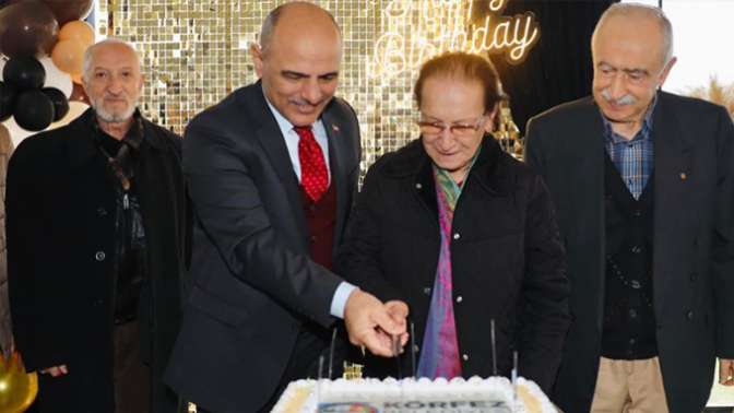 Körfez’in 75’lik çınarlarına sürpriz doğum günü