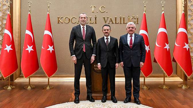 MHP Kocaeli Milletvekili Saffet Sancaklı ve MHP İl Başkanı Tuncay Batı, Vali İlhami Aktaş’ı ziyaret etti